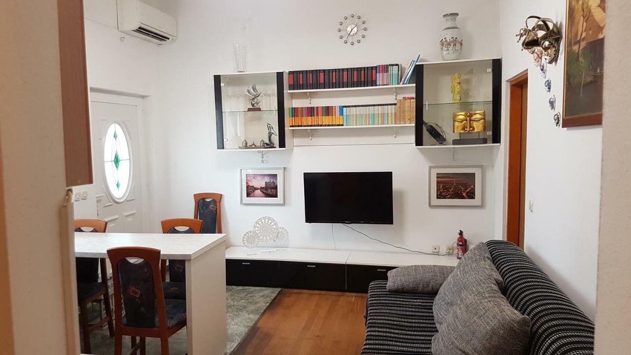 Apartments Lavanda Biograd Na Moru Bagian luar foto